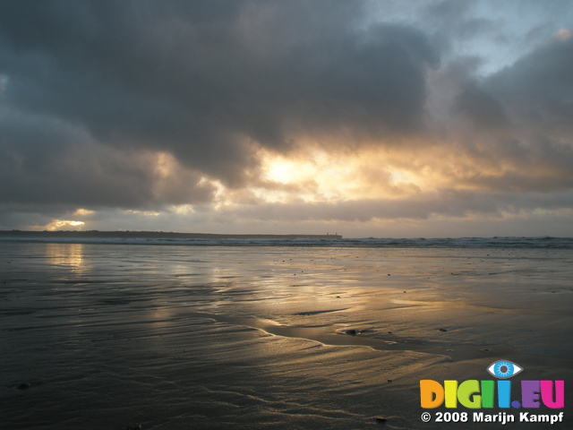 JT00125 Sunrise over Tramore beach (Brownstown head)